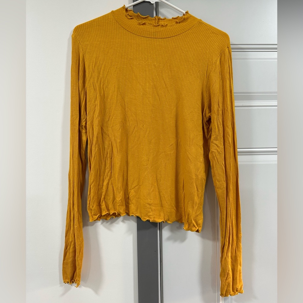 yellow long sleeve w ruffles